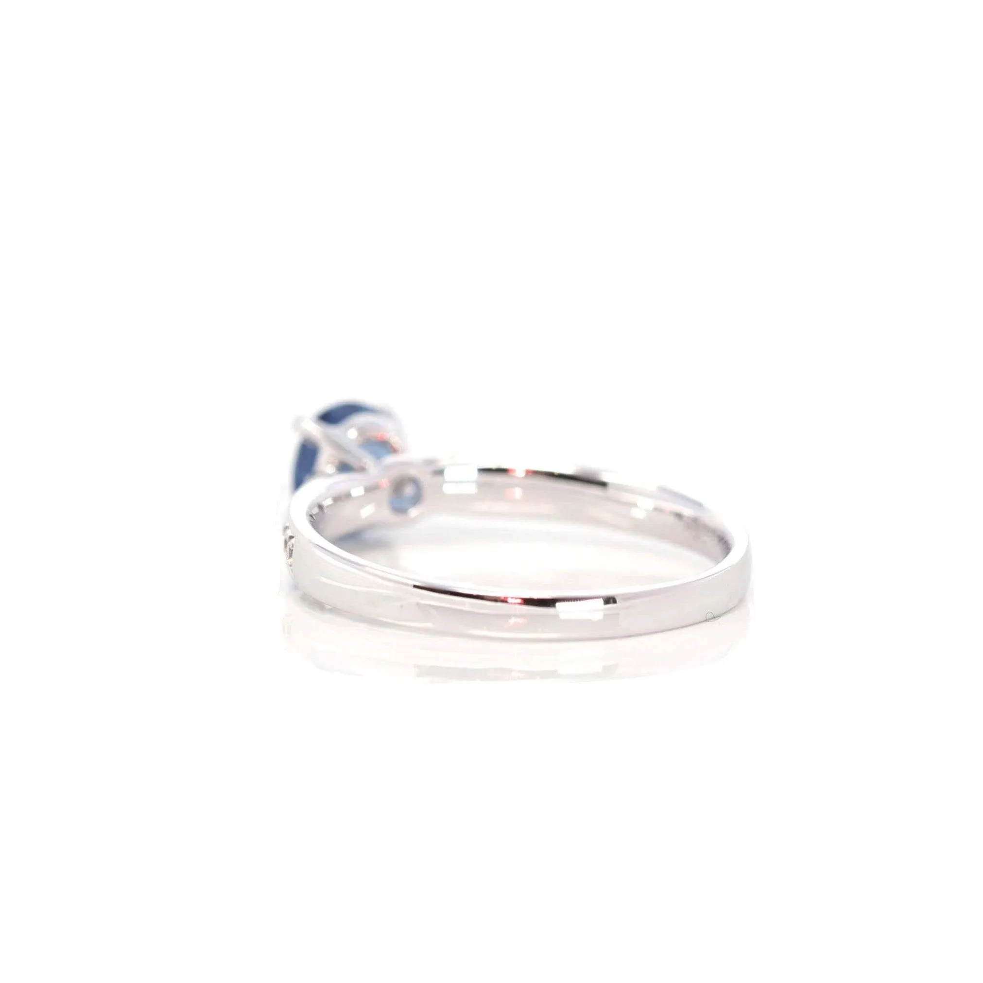 18k White Gold Natural Blue Sapphire Ring with Diamonds