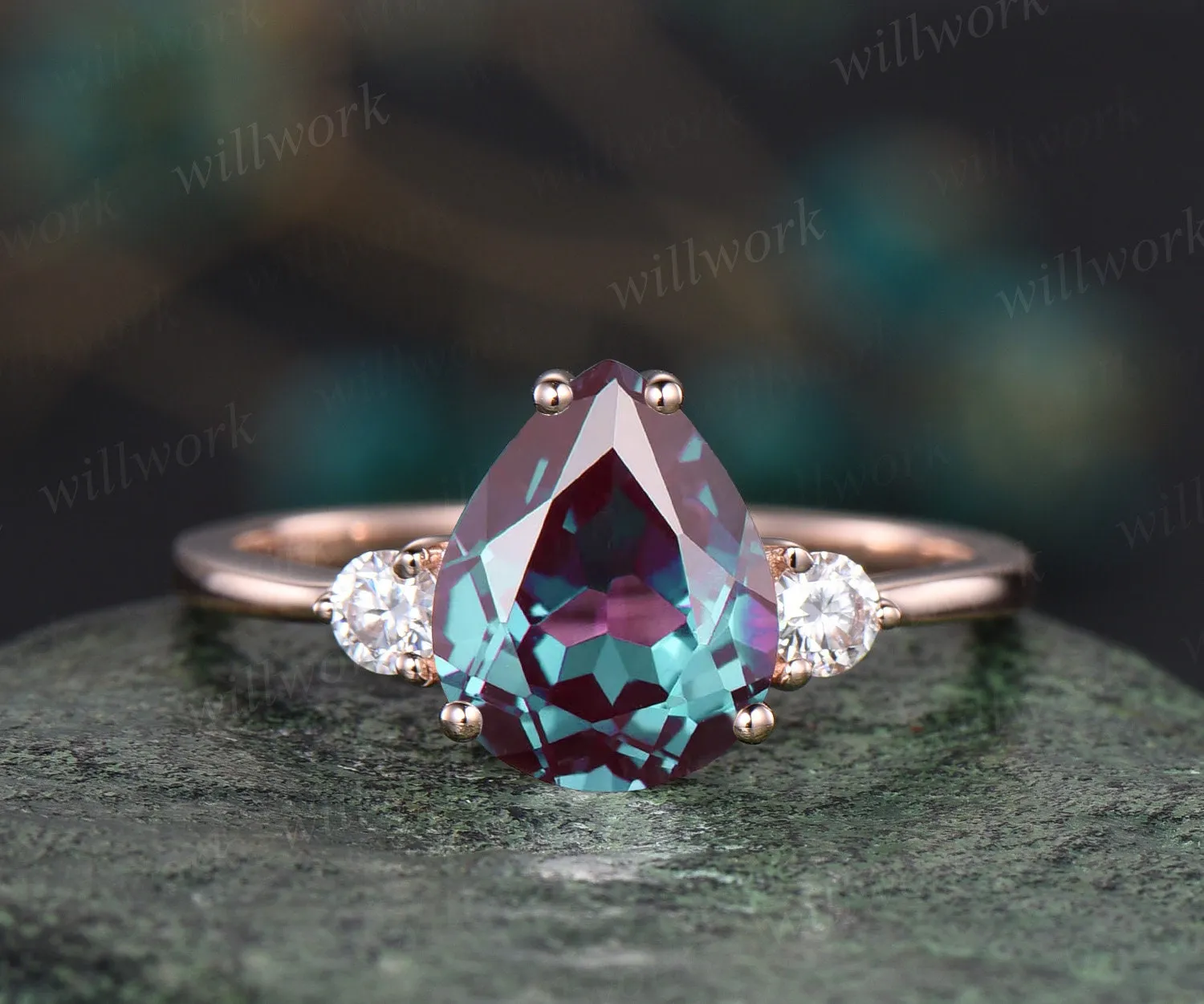 2pcs 8x10mm Pear Alexandrite Ring Set Three Stone Alexandrite Engagement Ring Set Rose Gold Moissanite Wedding Bridal Ring Set Anniversary